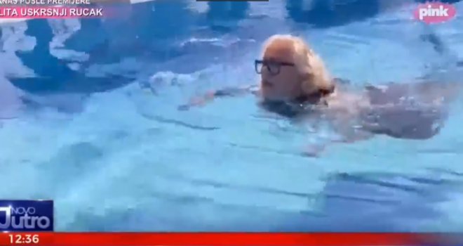 Ludilo u Srbiji: Vučićeva omiljena voditeljica vodila program iz vile, ljudi skakali u bazen, sve ličilo na koridu...