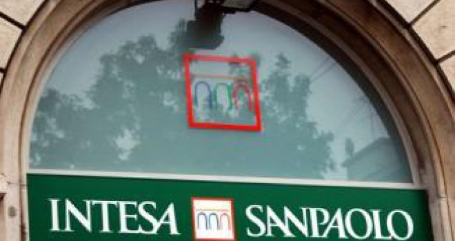 Intesa Sanpaolo banka kaženjena s 235 miliona dolara