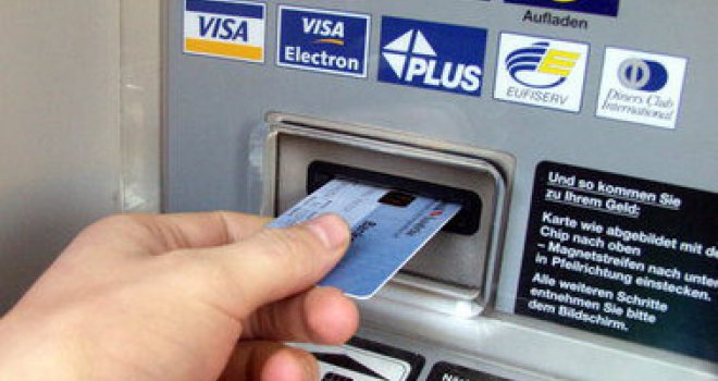 Niko od nas nije svjestan opasnosti: Da li znate šta može da vam se desi ako uzmete papirić iz bankomata?