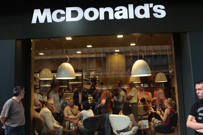 Gužva na otvorenju prvog McDonald'sa u BiH