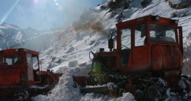 Upozorenje skijašima, borderima i planinarima: Postoji velika opasnost od pokretanja lavina!