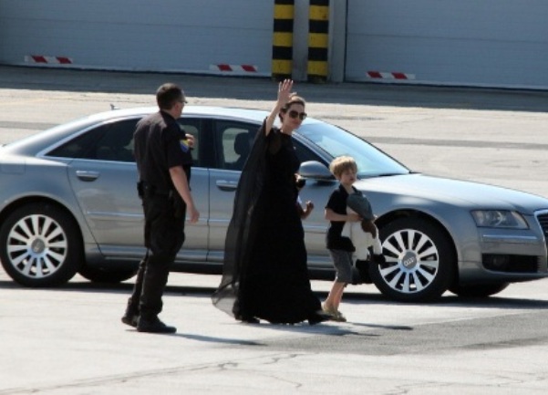 :Angelina Jolie sletjela na Aerodorom Sarajevo/ Foto: 24sata.hr