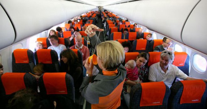 Zašto aviokompanije nikad neće uvesti sjedišta koja gledaju unatrag iako su sigurnija