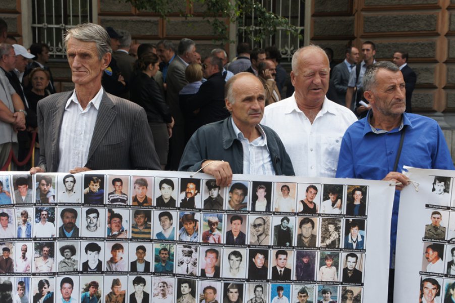 Konvoj sa tabutima žrtava genocida Srebrenica 2013