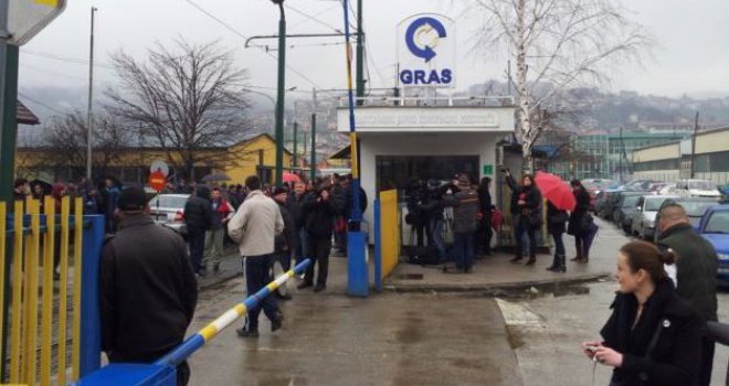 Građani ogorčeni higijenom u vozilima Grasa: Plaćamo karte za prljave tramvaje