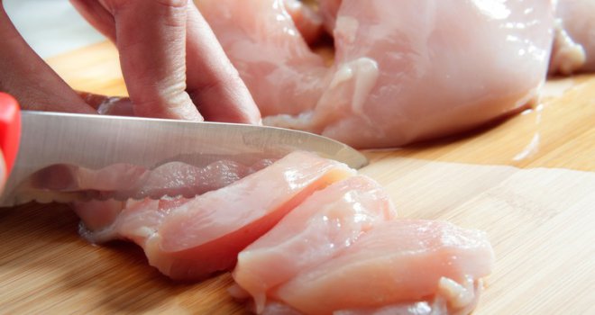 Ovako NE smijete odmrzavati piletinu, a ni drugo meso prije kuhanja!