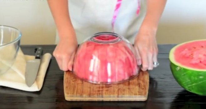 Jednostavna i genijalna tehnika rezanja lubenice