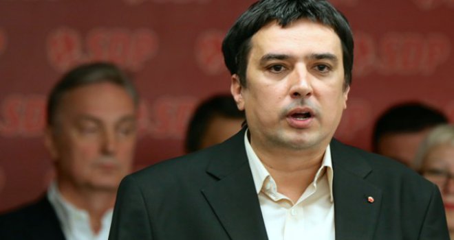 Ko i zašto plasira neistine: Laži i klevete protiv Bakira Hadžiomerovića završit će na sudu  