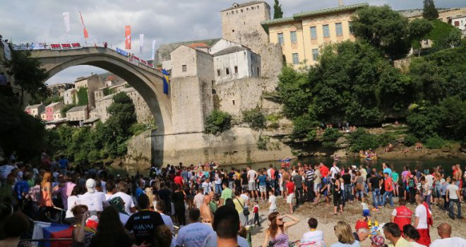 Danas u Mostaru 449. skokovi sa Starog mosta