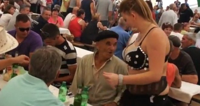 Ode penzija na dekolte: Kad dedo kiti plesačicu u Čevljanovićima...