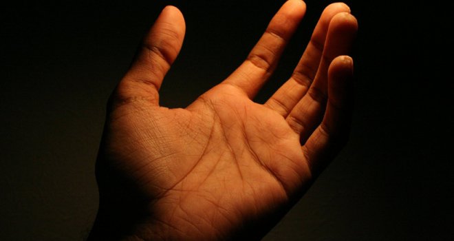 Šta nam sve govori veličina domalog prsta desne ruke kod muškarca? 