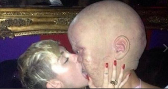 Uznemirujuća fotografija: Miley Cyrus ovaj put je stvarno prešla sve granice