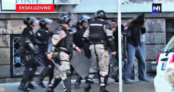 Postoji još jedan snimak premlaćivanja Vučića i pratnje: Tukli ih u haustoru deset minuta