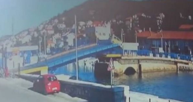 Pogledajte snimku sulude vožnje žene koja je preletjela most u Tisnom