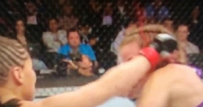 Ova krvava brutalna scena iz ženske MMA borbe je zgrozila svijet