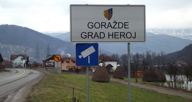Dramatično u Goraždu: Vijećnik pucao na kolegu jer je napustio stranku!