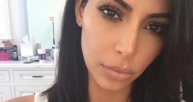 Bizaran (ili glup?) razlog: Kim Kardashian otkrila zašto se nikada ne smije na fotkama