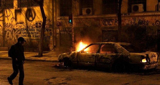 Prvi protesti protiv nove grčke vlade: Demonstranti palili auta, razbijali izloge...
