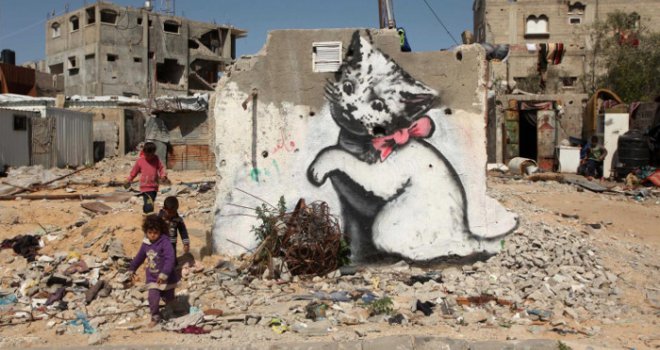 Misteriozni Banksy oslikao Gazu: Grafiti na kućama porušenim u izraelskom bombardovanju
