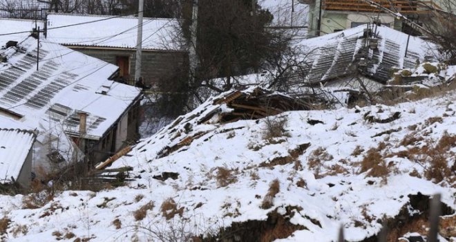 U Sarajevu kod firme Bosnalijek došlo do pokretanja tla, srušio se potporni zid