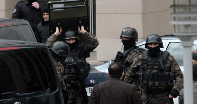 Istanbul: Naoružani napadači upali u ured AK Partije