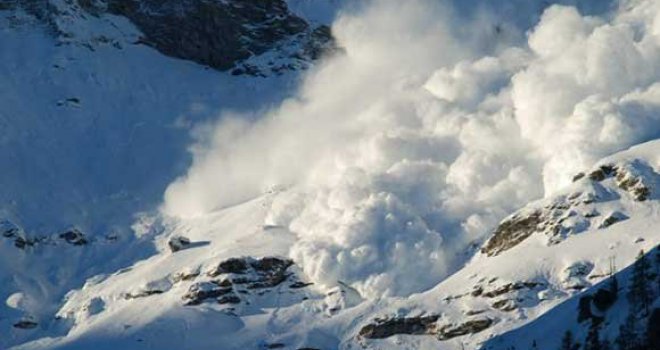 Lavina u francuskim Alpama, zatrpani skijaši spašeni