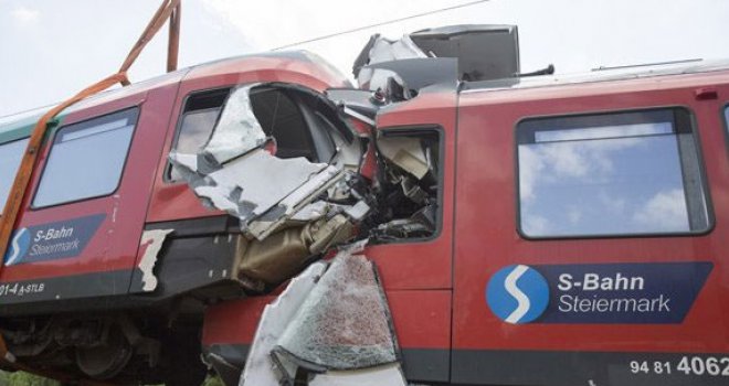 Austrija: U sudaru vozova poginuo mašinovođa, više putnika povrijeđeno