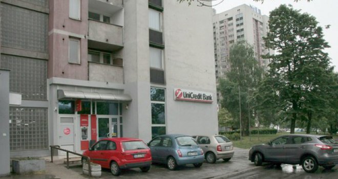 Opljačkana UniCredit banka na Otoci