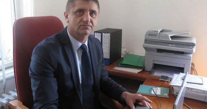 Ministar Kazazović odgovara: Da li su nastavnici u Sarajevu pretrpani administrativnim poslovima na štetu učenika?! 