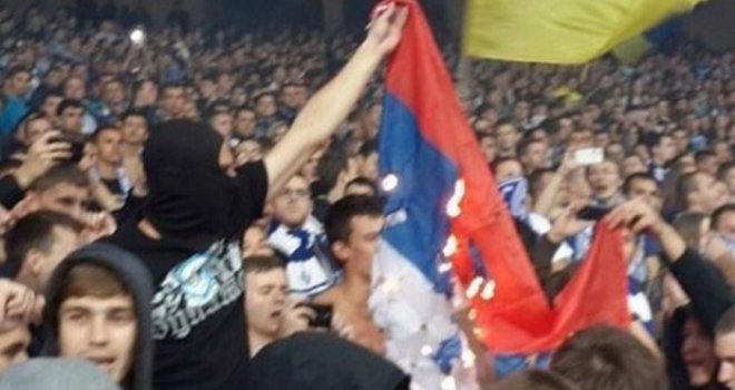 Ukrajinski navijač zapalio srpsku zastavu na finalu Lige Evrope! 