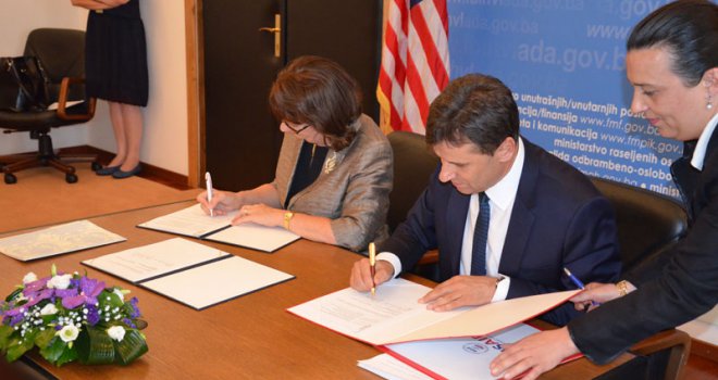 Novalić i Cormack potpisali Memorandum o razumijevanju između Vlade FBiH i USAID-a