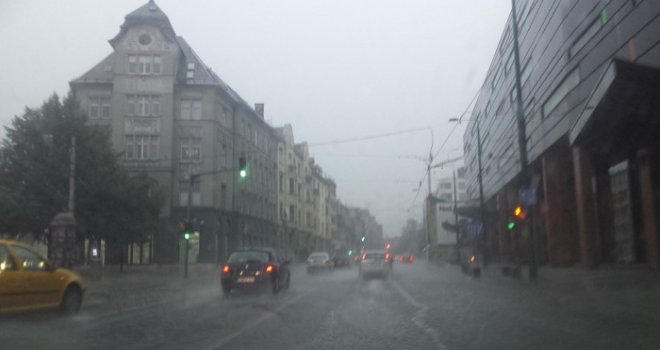 Potop u Sarajevu, a s njim i drastičan pad temperatura: Evo šta slijedi nakon dugo čekanog osvježenja... 