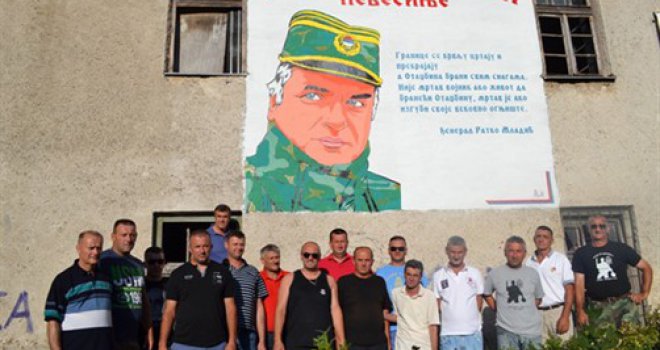 U Nevesinju oslikan mural s likom Ratka Mladića 
