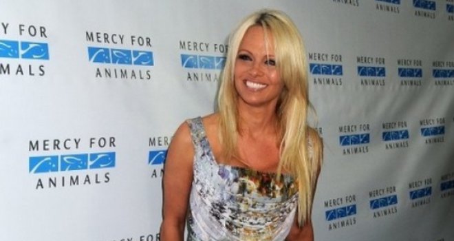 Nakon loših veza i brakova, Pamela Anderson 'odvalila' za 20 godina mlađom fudbalskom zvijezdom
