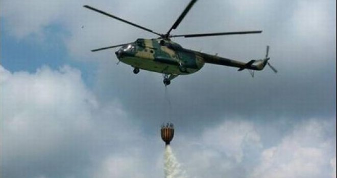 Vatra se primakla kućama: Helikopter OSBiH poletio prema Mostaru da pomogne u gašenju požara