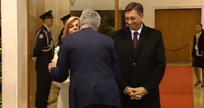 Nakon što je Kolindu poljubio triput, srbijanski predsjednik Nikolić otvoreno: Sada je i ona upoznala srpske običaje...