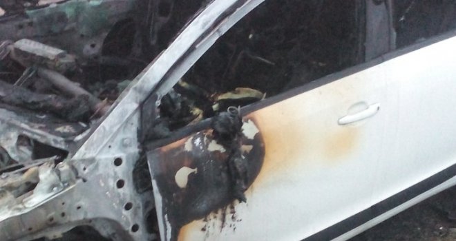 U Sarajevu zapaljen automobil novinarke i producenta Pink BH