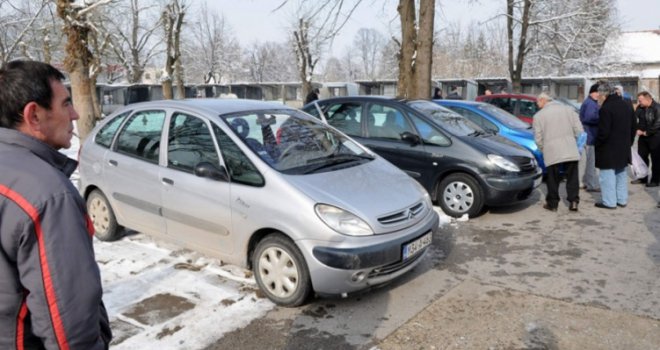 Kriza trese BiH: Uvoz novih automobila prepolovljen, najtraženiji polovnjaci od 5.000 KM