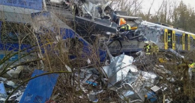 Direktan sudar vozova u Njemačkoj: Nekoliko osoba poginulo, više od 100 povrijeđeno