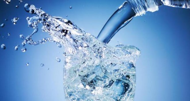 Znate li što se ustvari dogodi kada pijete vodu na prazan želudac?