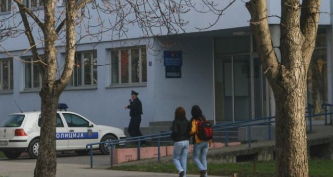 Skandal u Prijedoru: Policajac onanisao pred ženama i djevojčicama!