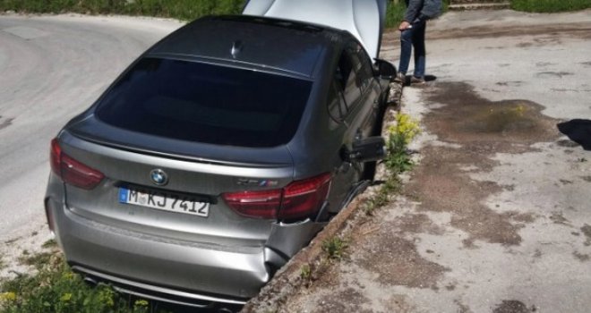 'Nezgoda' u Sarajevu: Dočepao se BMW-a od 250.000 KM pa ga slupao!  
