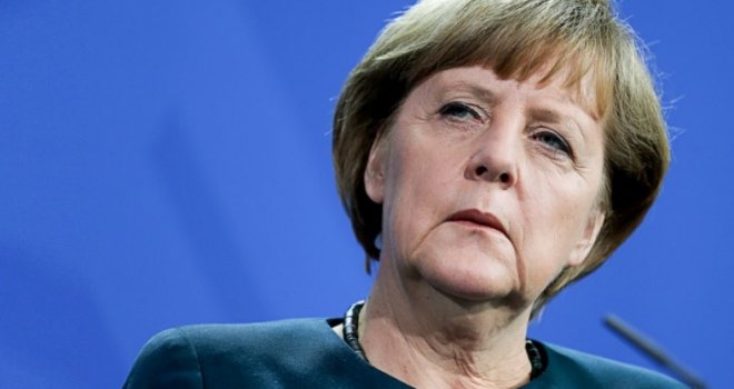 Merkelova dobila prijeteća pisma na arapskom sa žiletima i bijelim prahom
