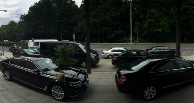 Opravdanje za tri limuzine: Građani trebaju biti šokirani njemačkim voznim parkom, a ne našim!