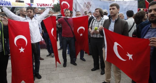 Sarajlije na ulicama podržale Erdogana: 'Nevjernici počeše smišljati spletke, ali ih je Allah...