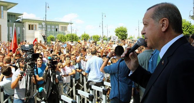 Erdogan pred građanima Turske: Ništa nas ne može slomiti, ni tenkovi, ni avioni, ni helikopteri...
