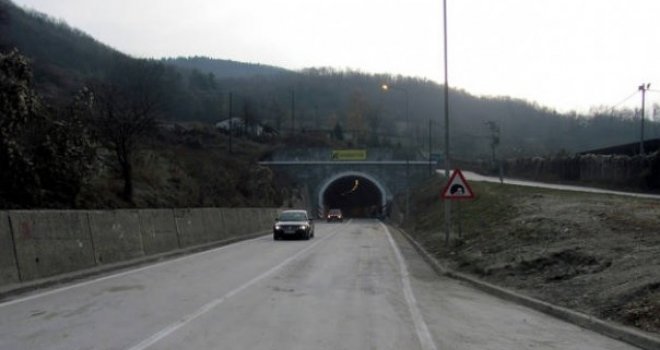 Istočno Sarajevo: Turskog turistu u tunelu izbacio iz automobila