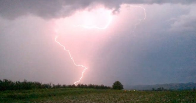 Žuto upozorenje za nekoliko regija u BiH: Očekuju se oluje s grmljavinom
