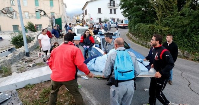 U potresu u Italiji poginulo 247 ljudi, Renzi najavio vanredno stanje