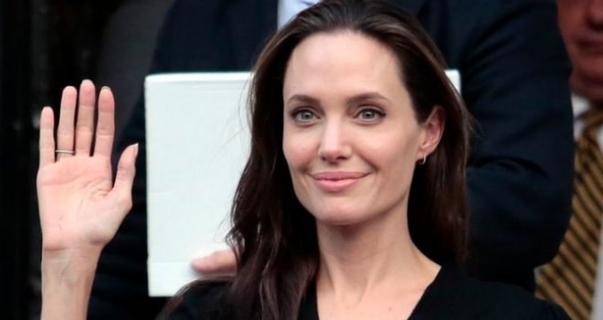 Angelina Jolie 'pala' na 35 kilograma: 'Ona je kostur, morat će je hraniti preko cjevčice'